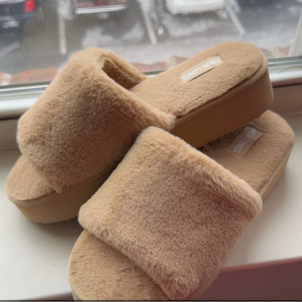 Muk Luks Women's Plush Tan Slippers
